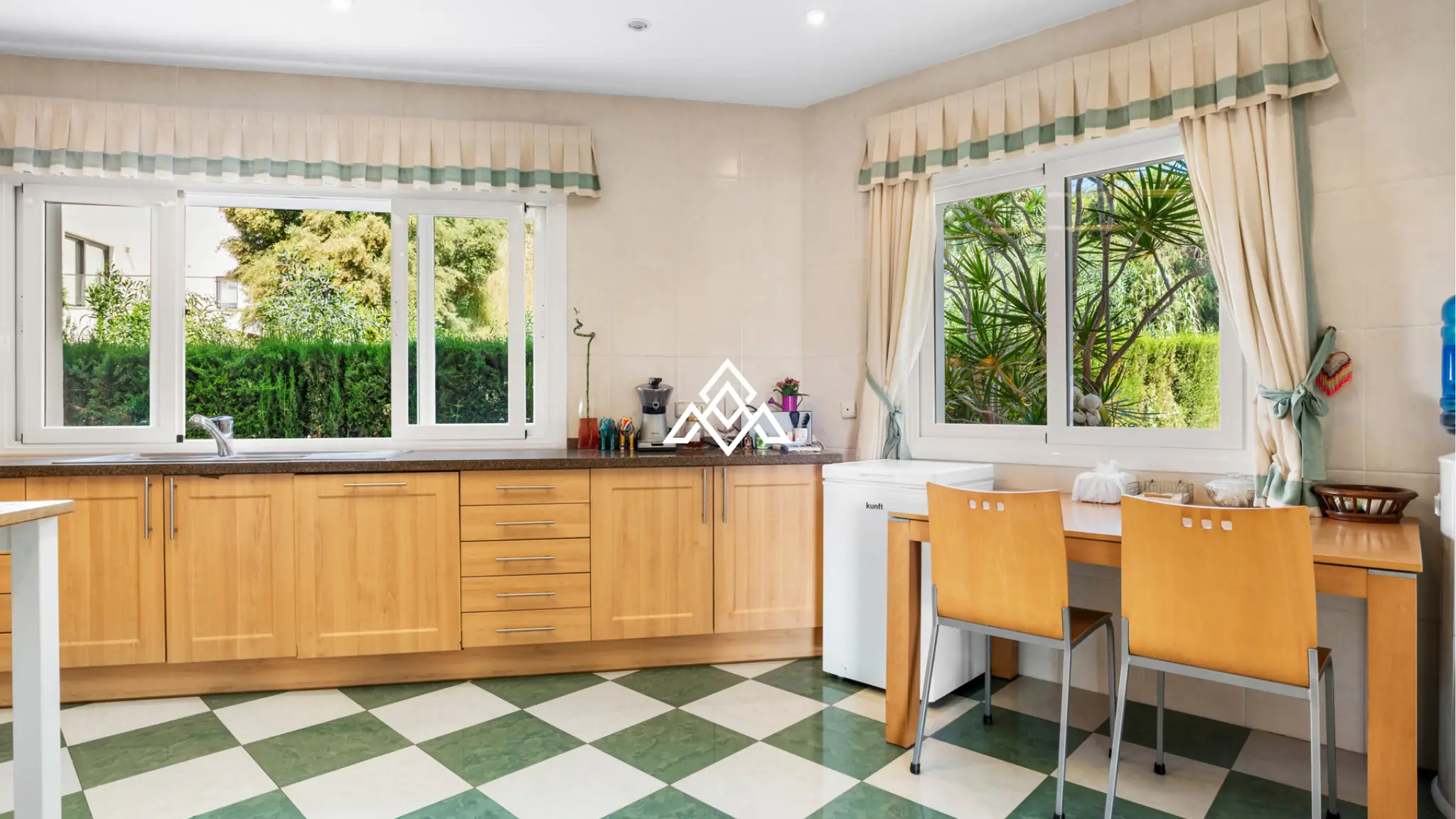Paraiso Alto villa with sea views and Andalusian design in Benahavís