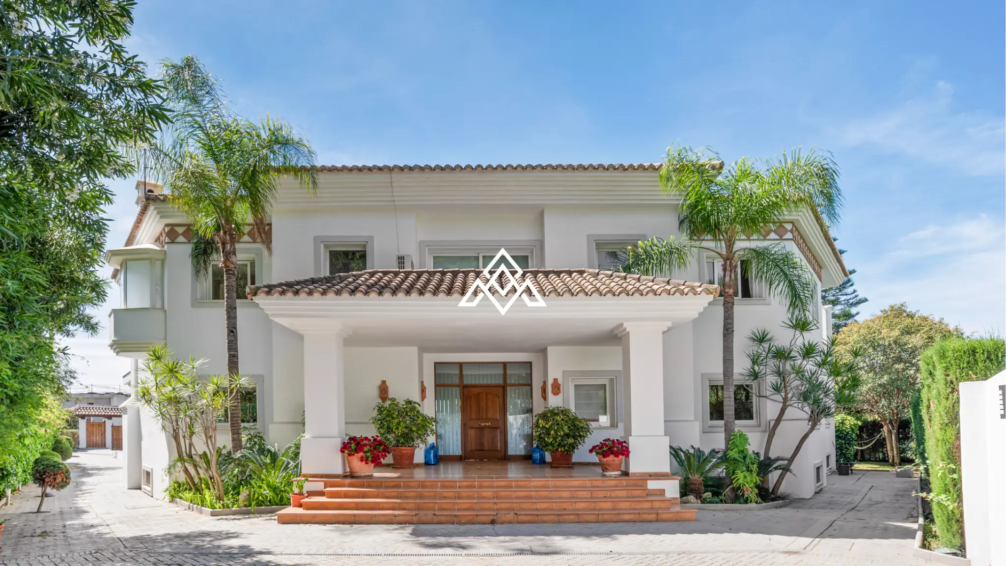Paraiso Alto villa with sea views and Andalusian design in Benahavís