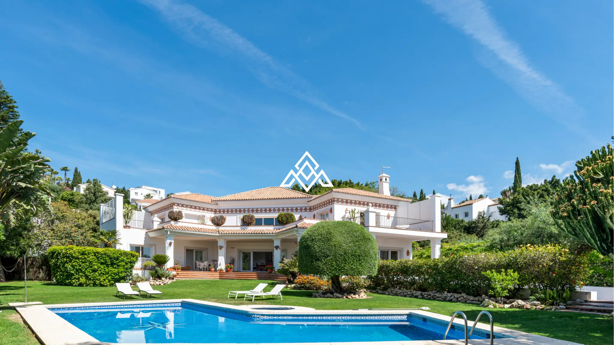 Paraiso Alto villa with sea views and Andalusian design in Benahavís
