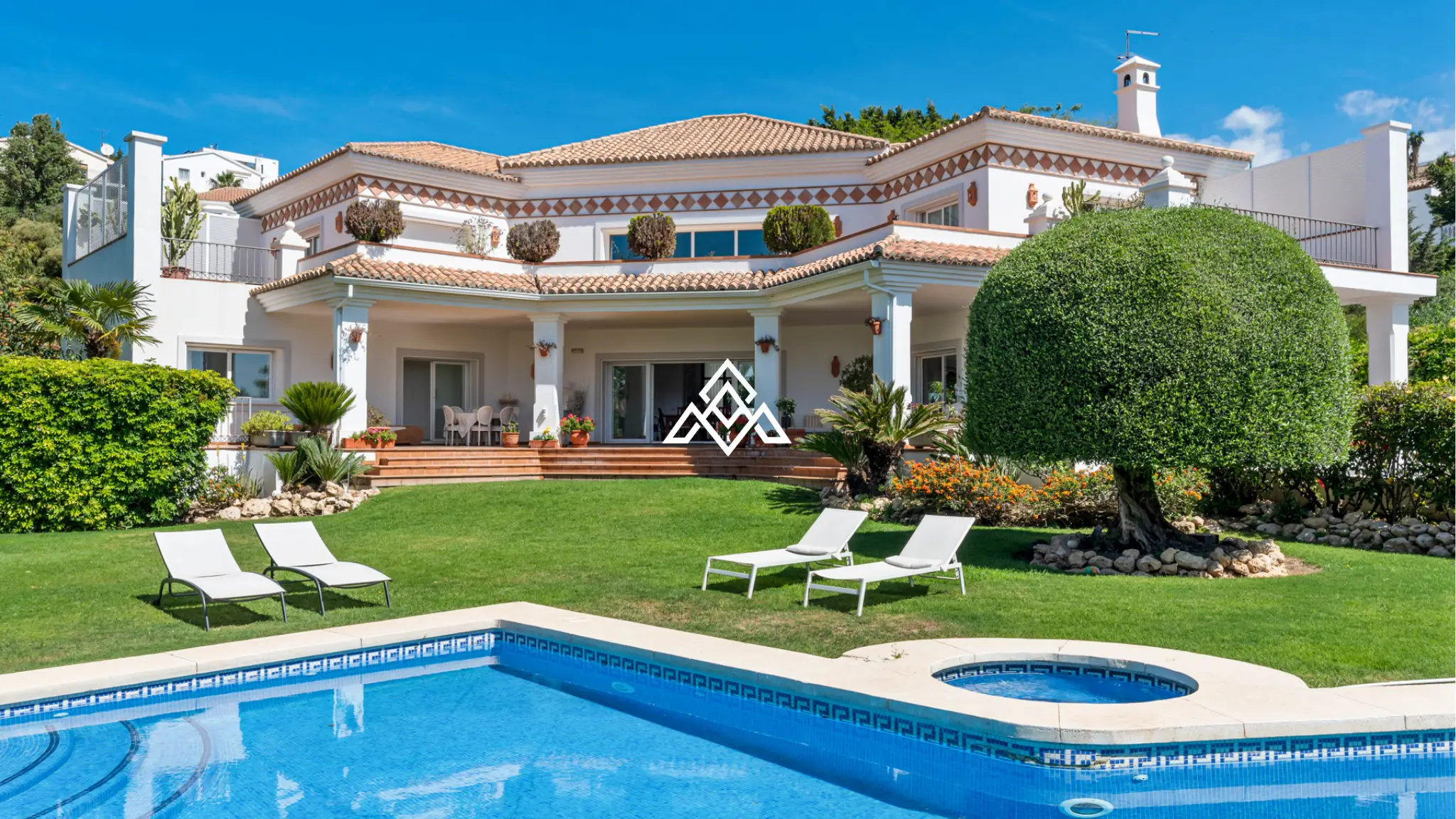 Paraiso Alto villa with sea views and Andalusian design in Benahavís