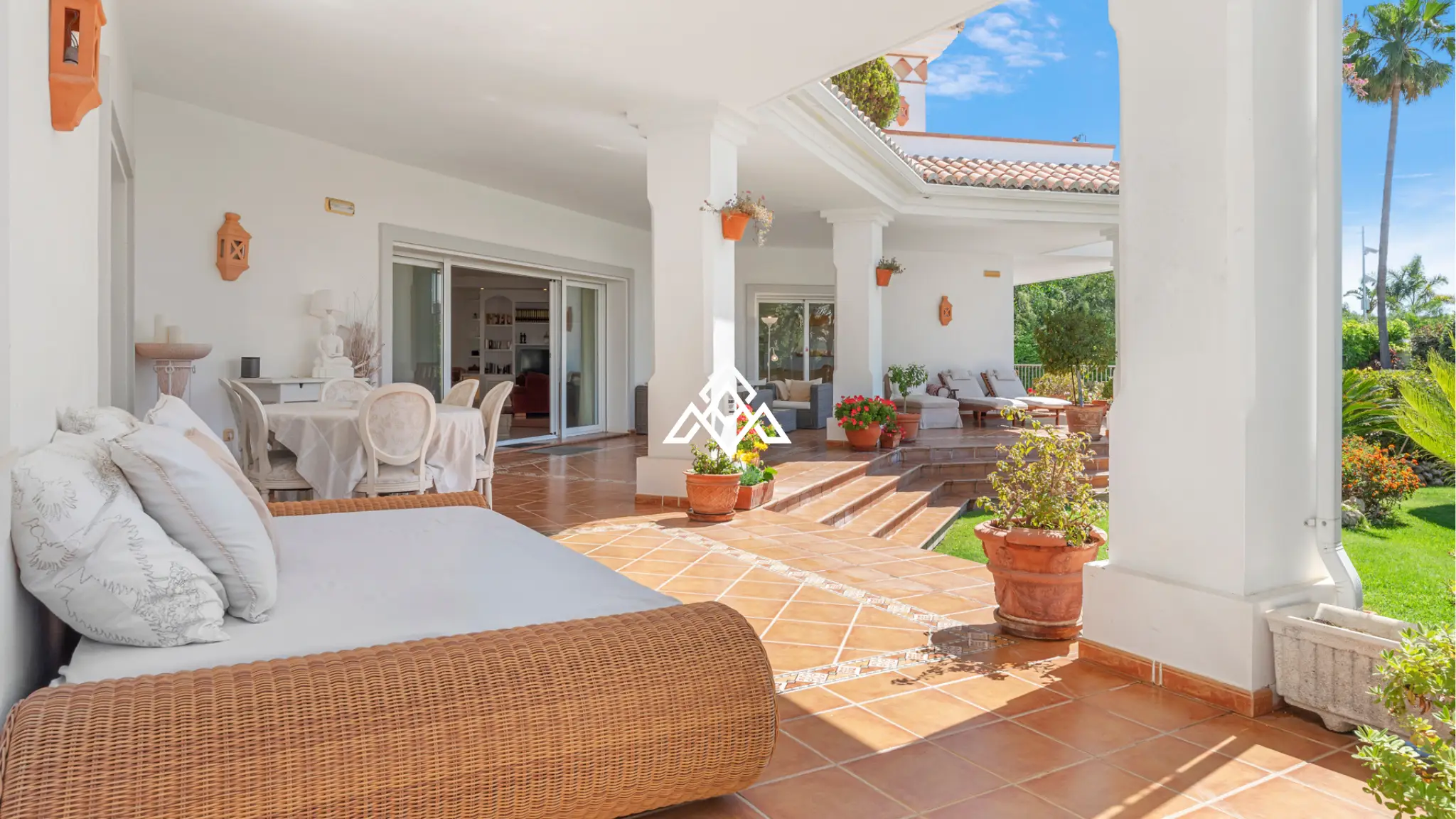 Paraiso Alto villa with sea views and Andalusian design in Benahavís