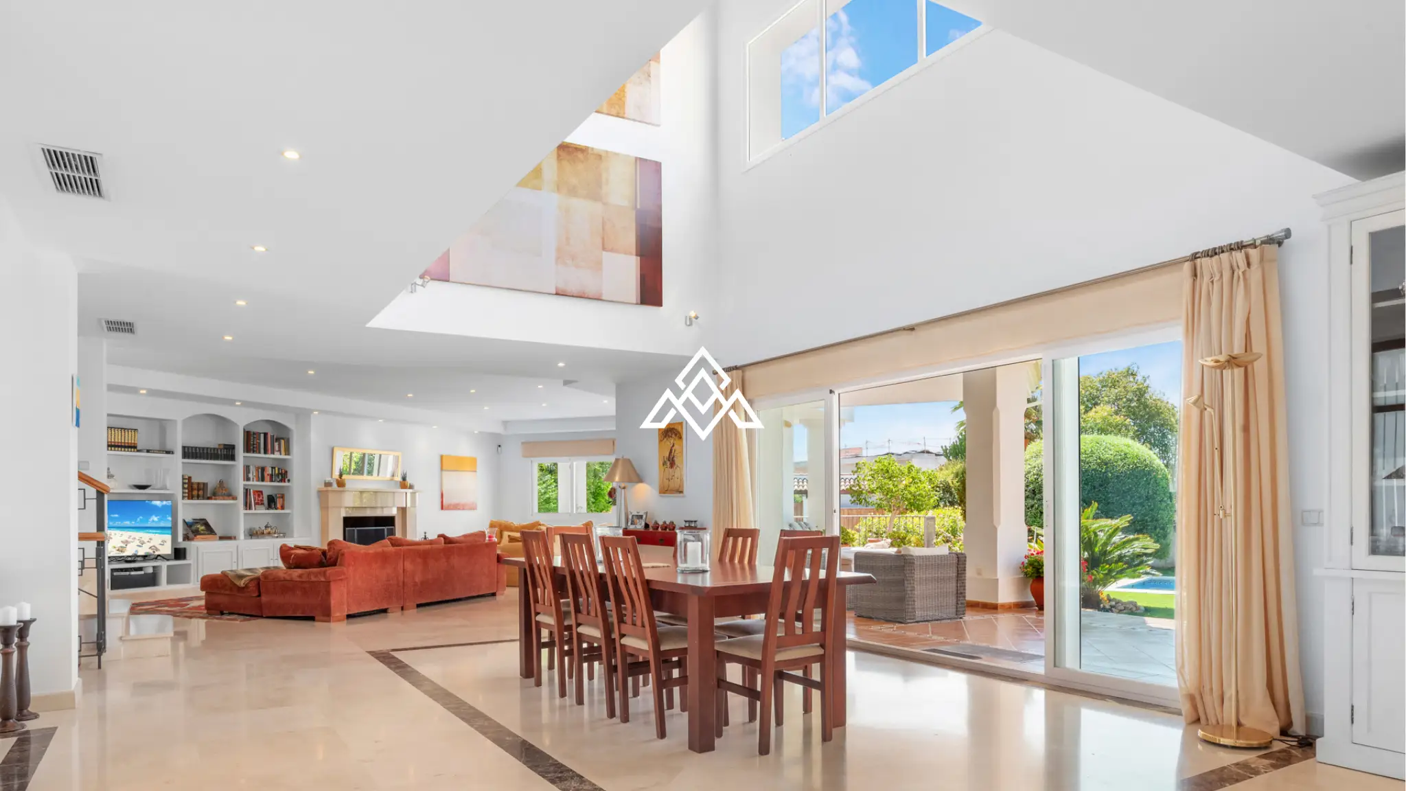 Paraiso Alto villa with sea views and Andalusian design in Benahavís