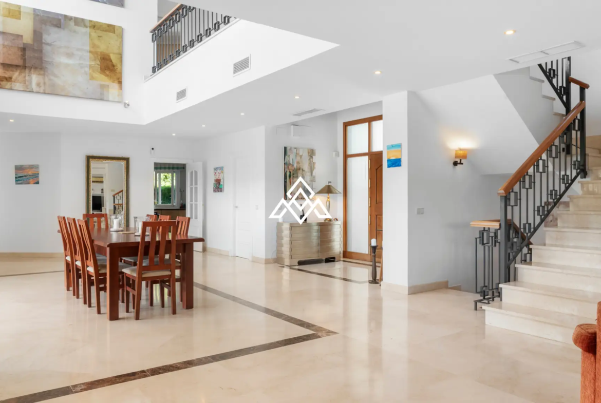 Paraiso Alto villa with sea views and Andalusian design in Benahavís