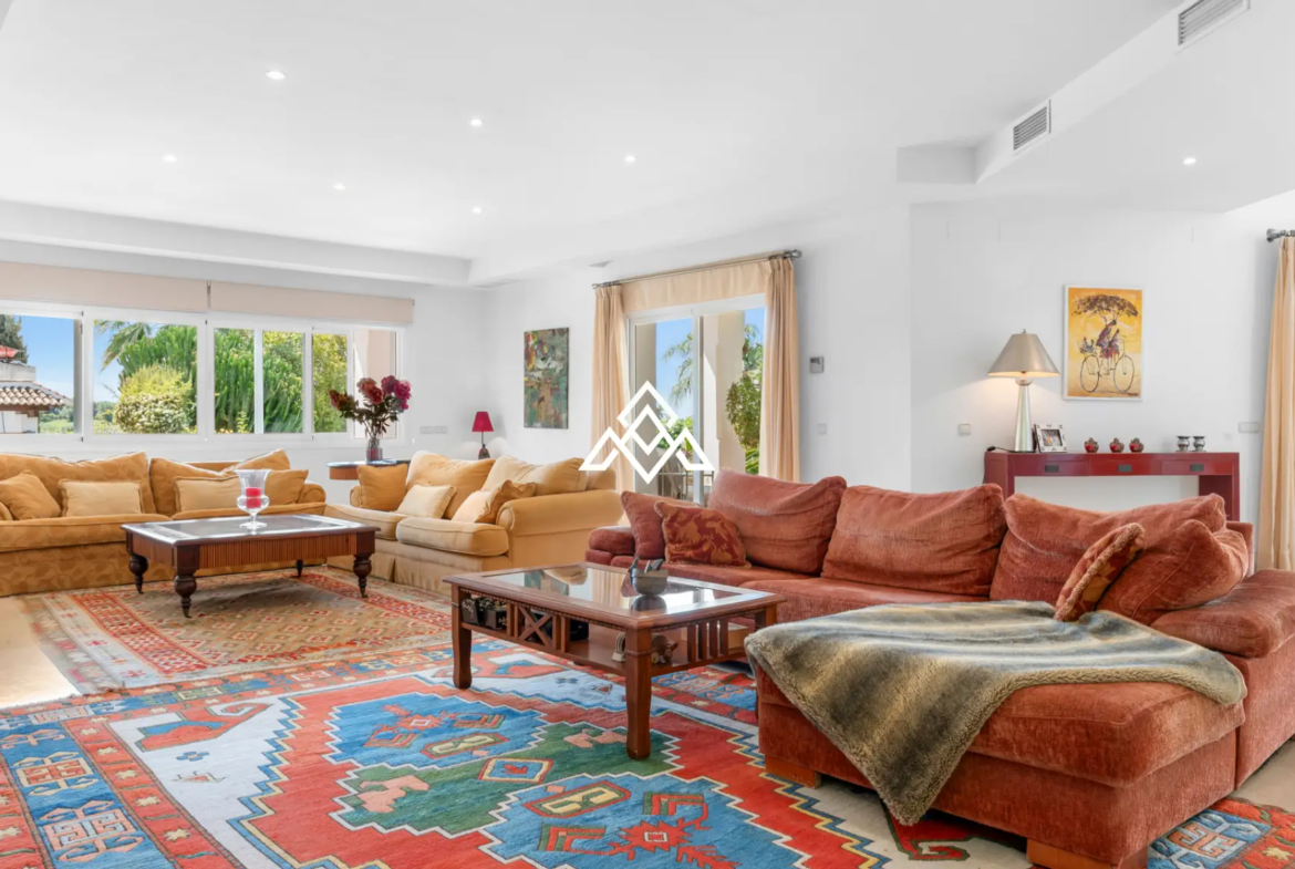 Paraiso Alto villa with sea views and Andalusian design in Benahavís