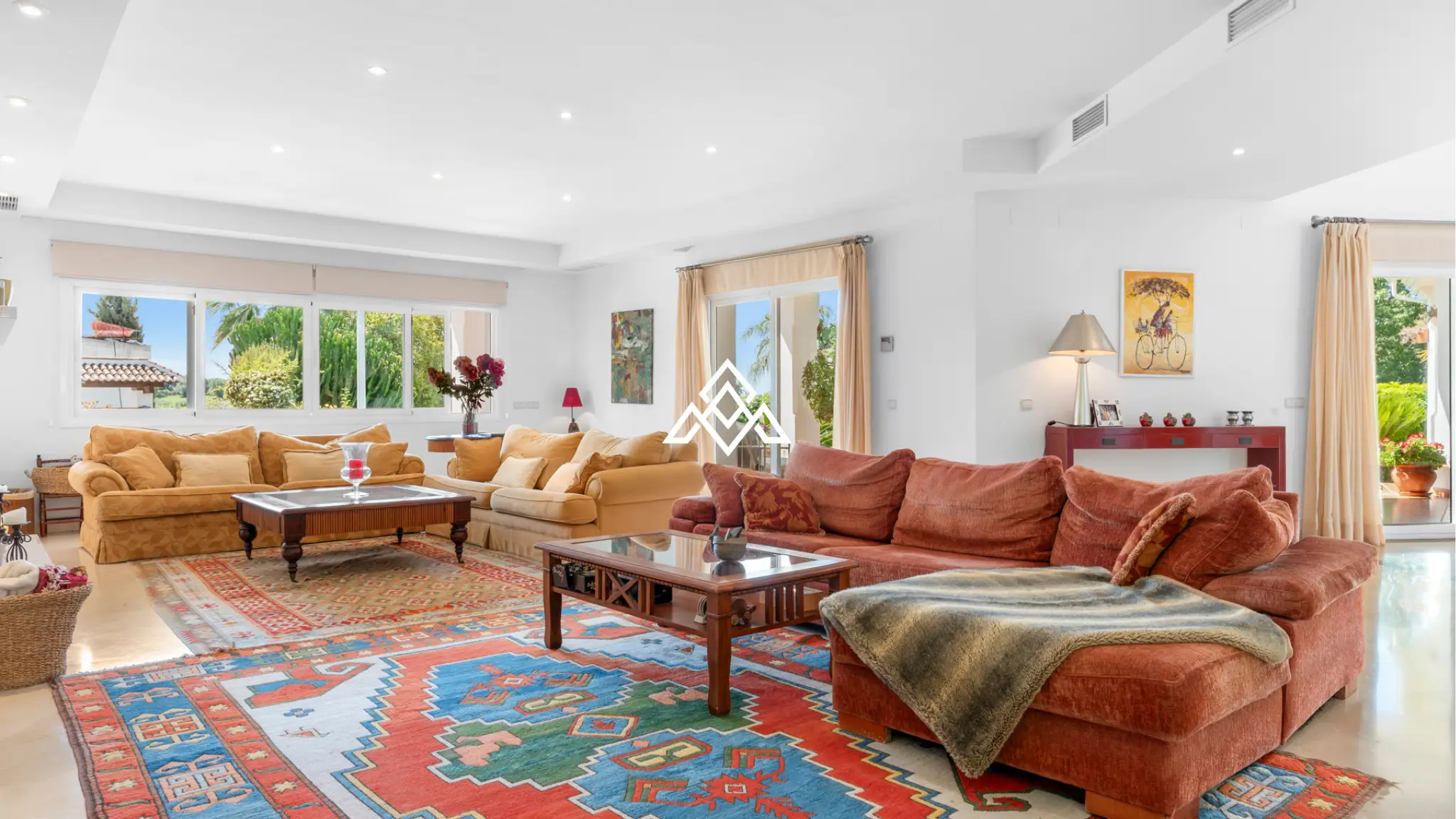 Paraiso Alto villa with sea views and Andalusian design in Benahavís