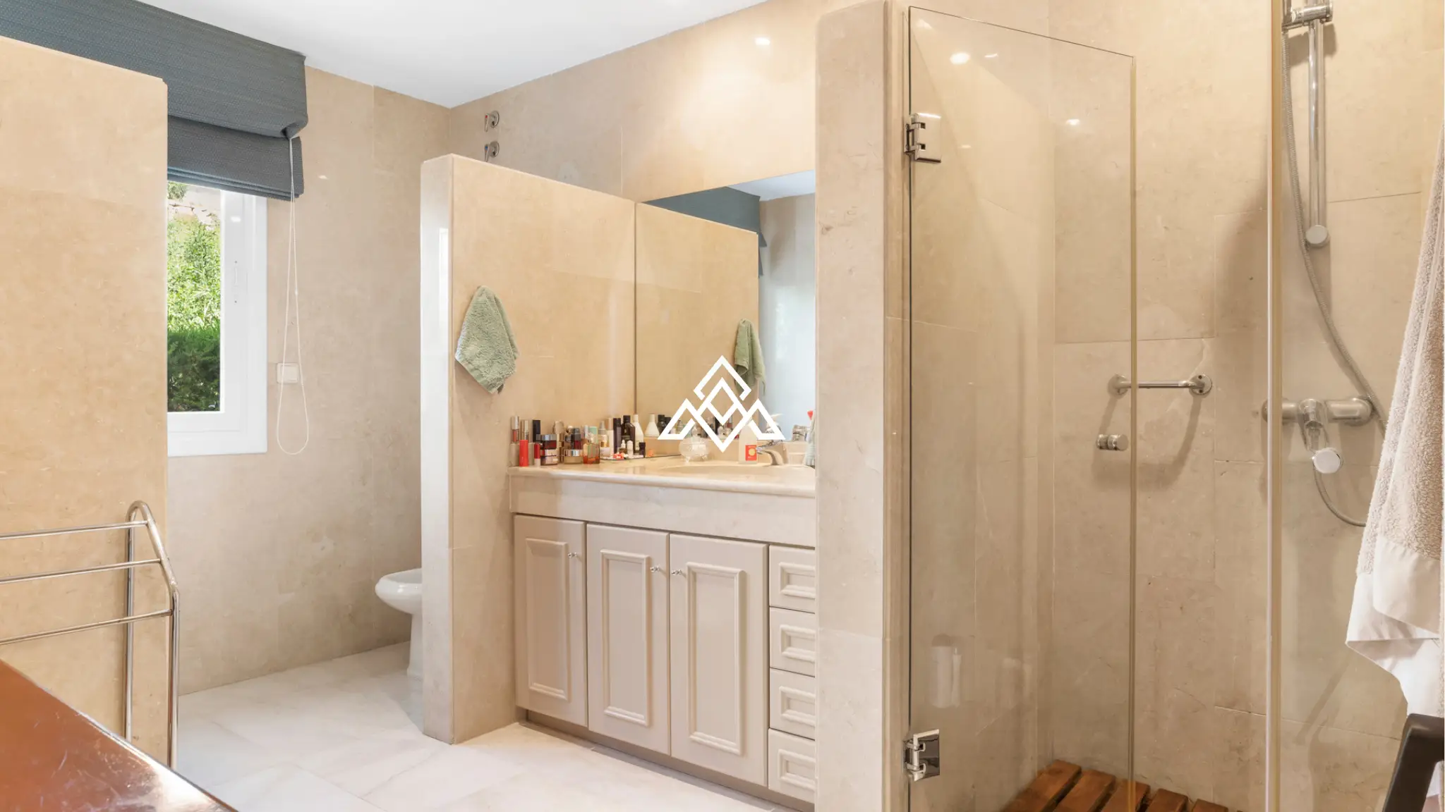 Paraiso Alto villa with sea views and Andalusian design in Benahavís