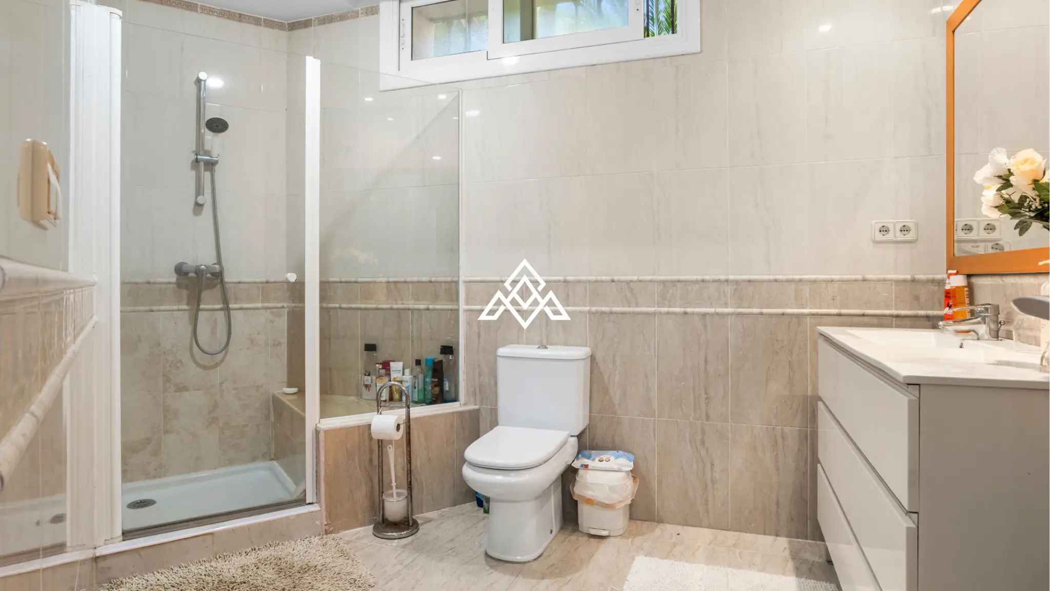 Paraiso Alto villa with sea views and Andalusian design in Benahavís