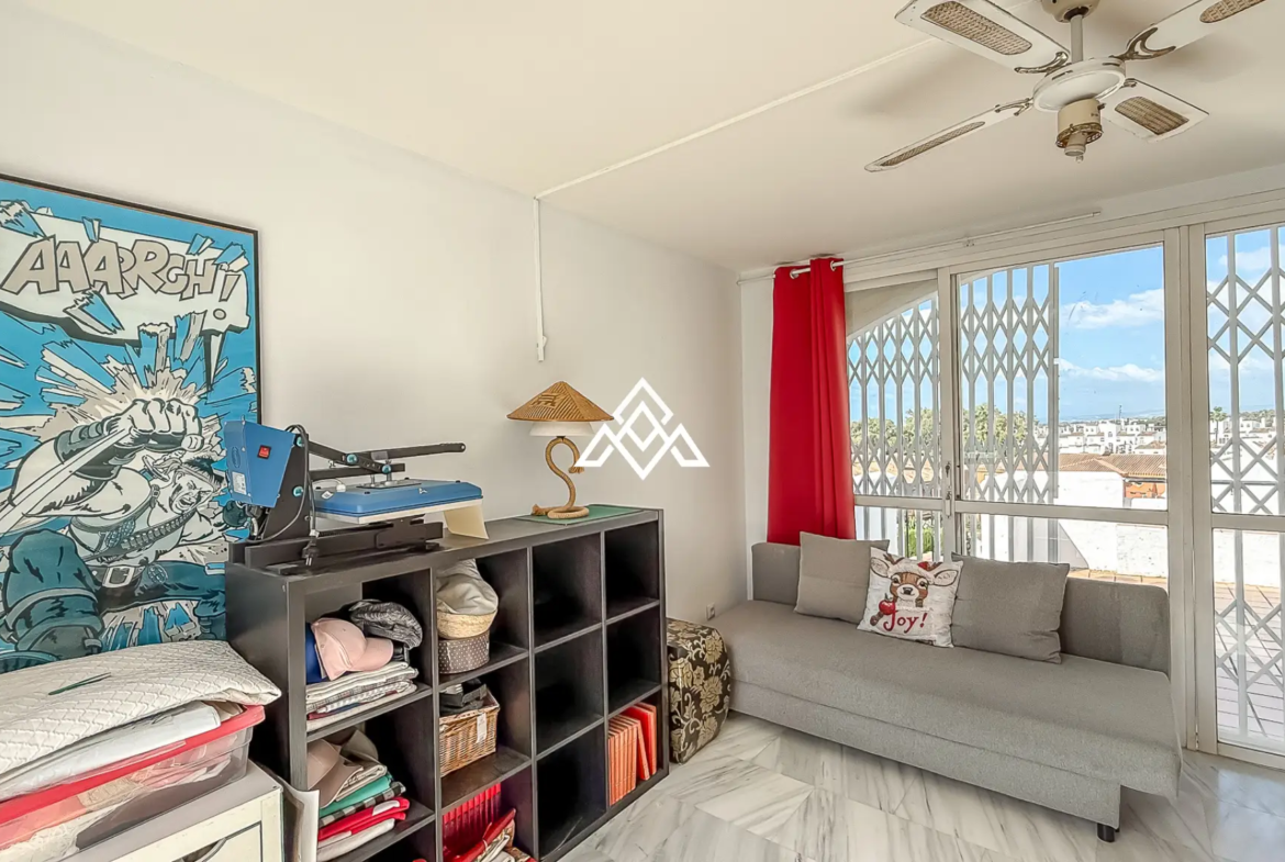 Nueva Atalaya home with private garden and sea views on Costa del Sol