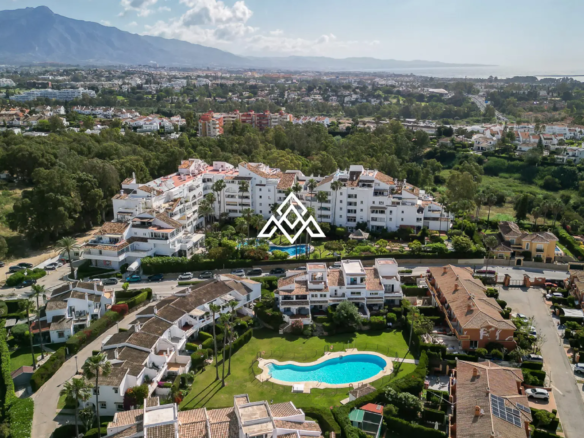 Nueva Atalaya home with private garden and sea views on Costa del Sol
