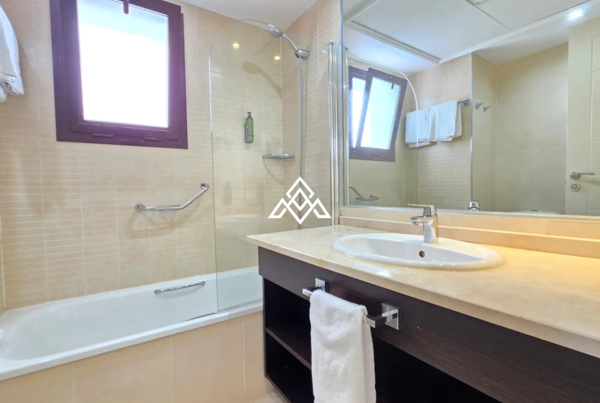 Valle Romano Apartment – Sea and Golf View Investment Opportunity in Estepona