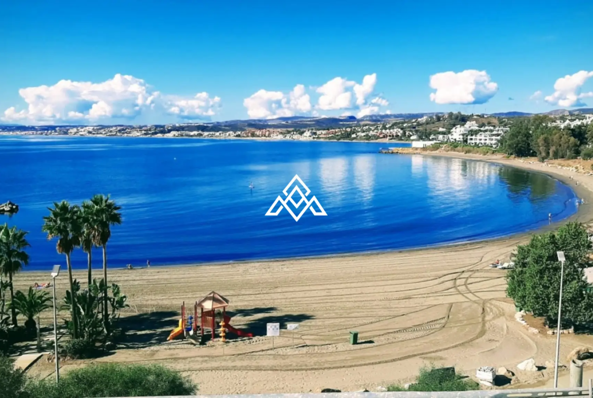 Detached El Paraiso Villa on a large plot near the beach in Estepona. Excellent Spain real estate investment with renovation potential.