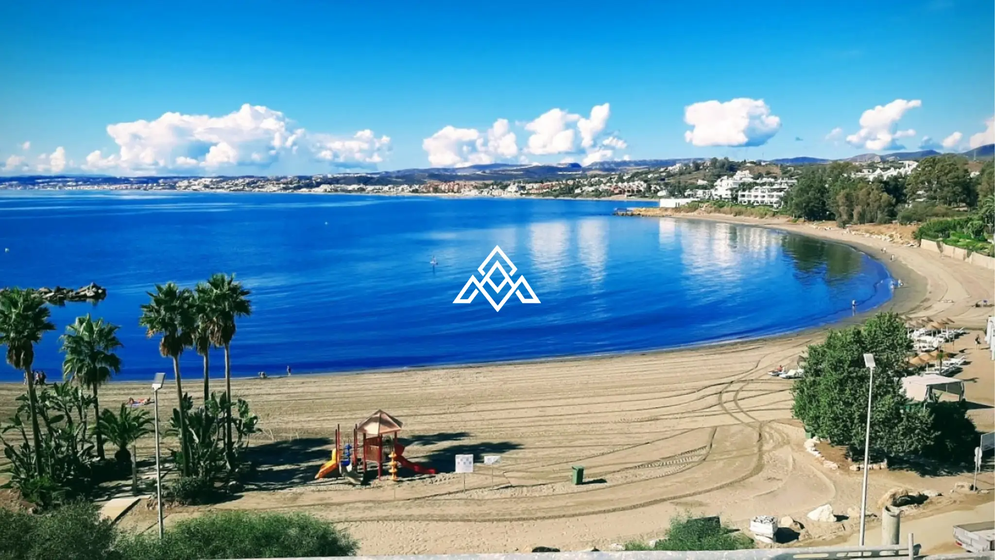 Detached El Paraiso Villa on a large plot near the beach in Estepona. Excellent Spain real estate investment with renovation potential.