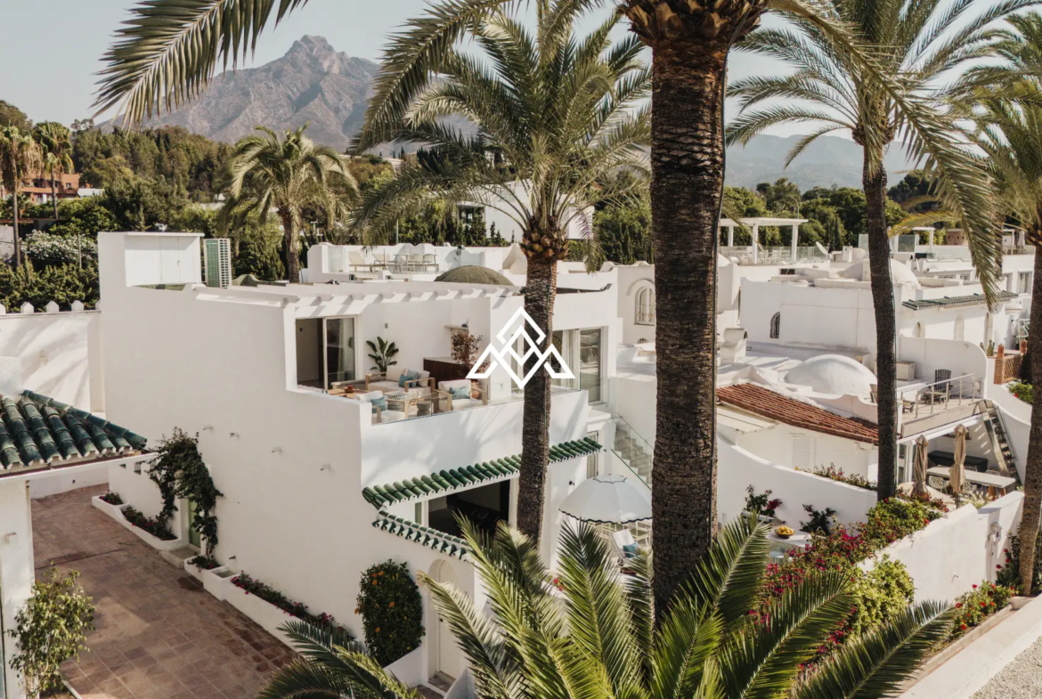 Exclusive Golden Mile Beach House in Marbella with private pool, sea views and direct beach access. Prime Spain real estate opportunity.