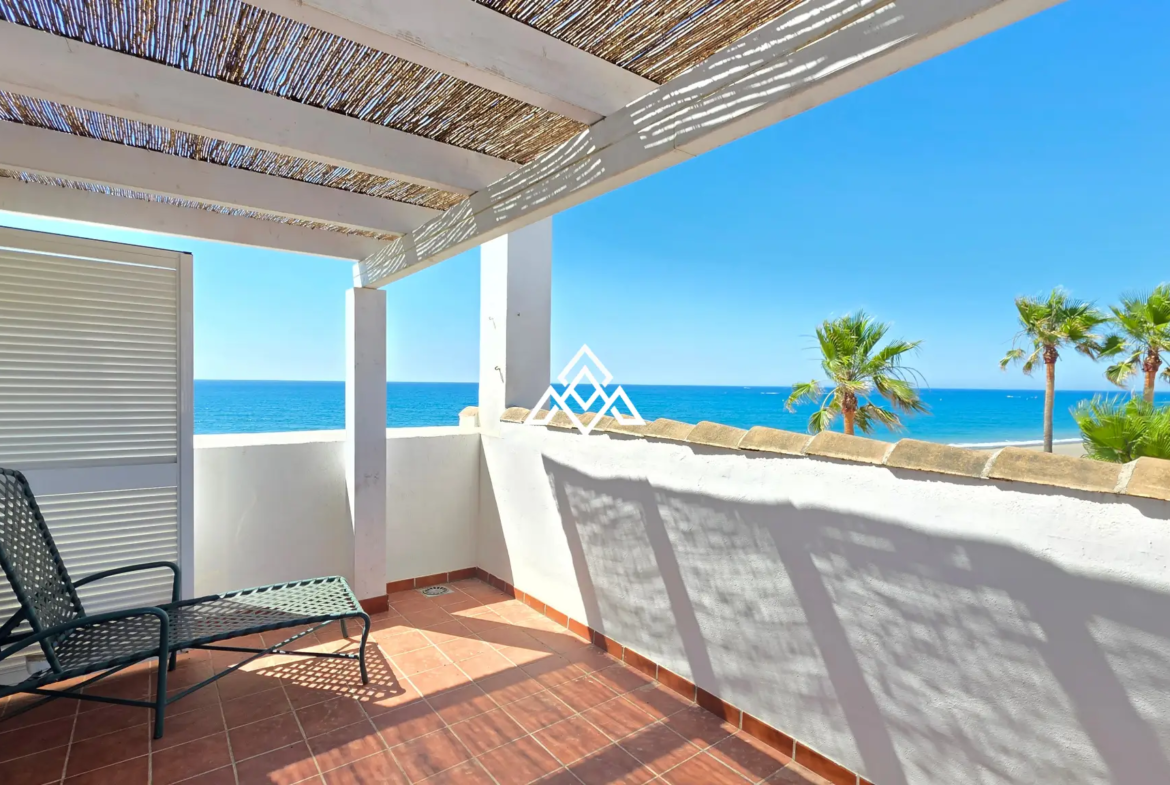 Beachfront townhouse Costalita with sea views and direct beach access in Estepona