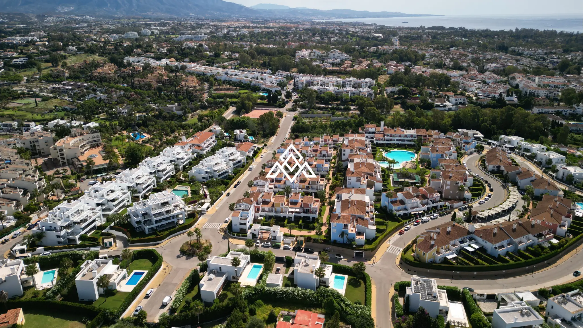Detached El Paraiso Villa on a large plot near the beach in Estepona. Excellent Spain real estate investment with renovation potential.