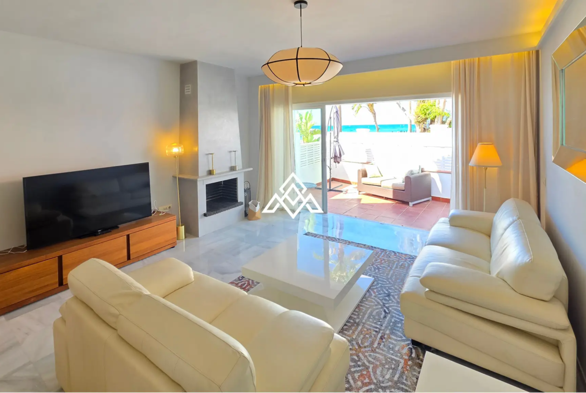 Beachfront townhouse Costalita with sea views and direct beach access in Estepona