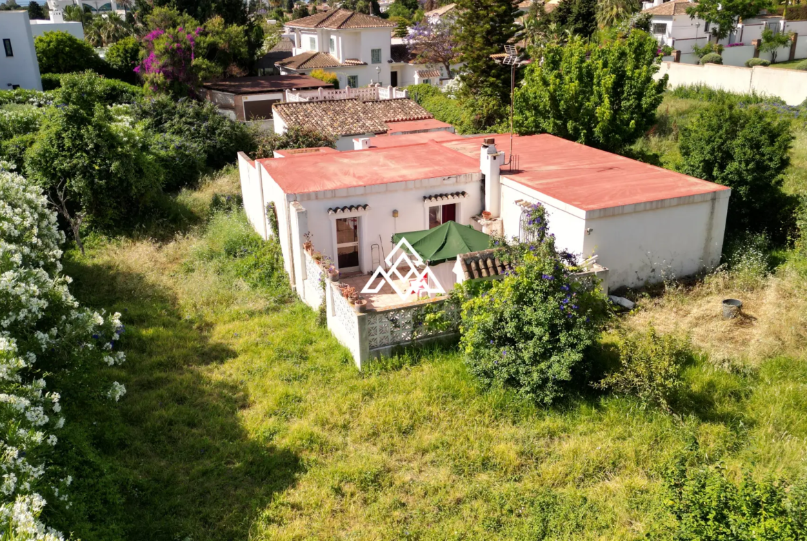 Detached El Paraiso Villa on a large plot near the beach in Estepona. Excellent Spain real estate investment with renovation potential.