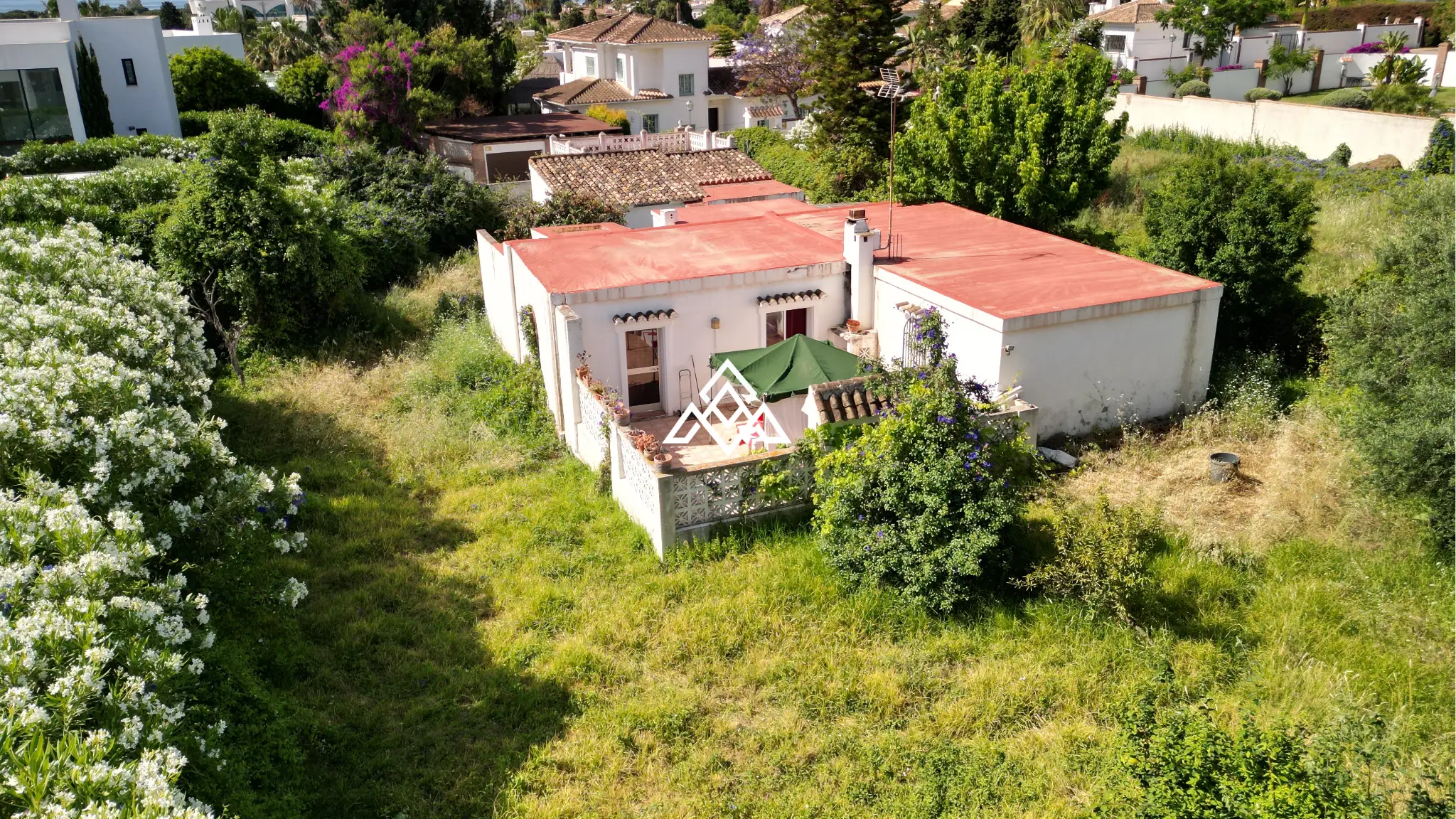 Detached El Paraiso Villa on a large plot near the beach in Estepona. Excellent Spain real estate investment with renovation potential.