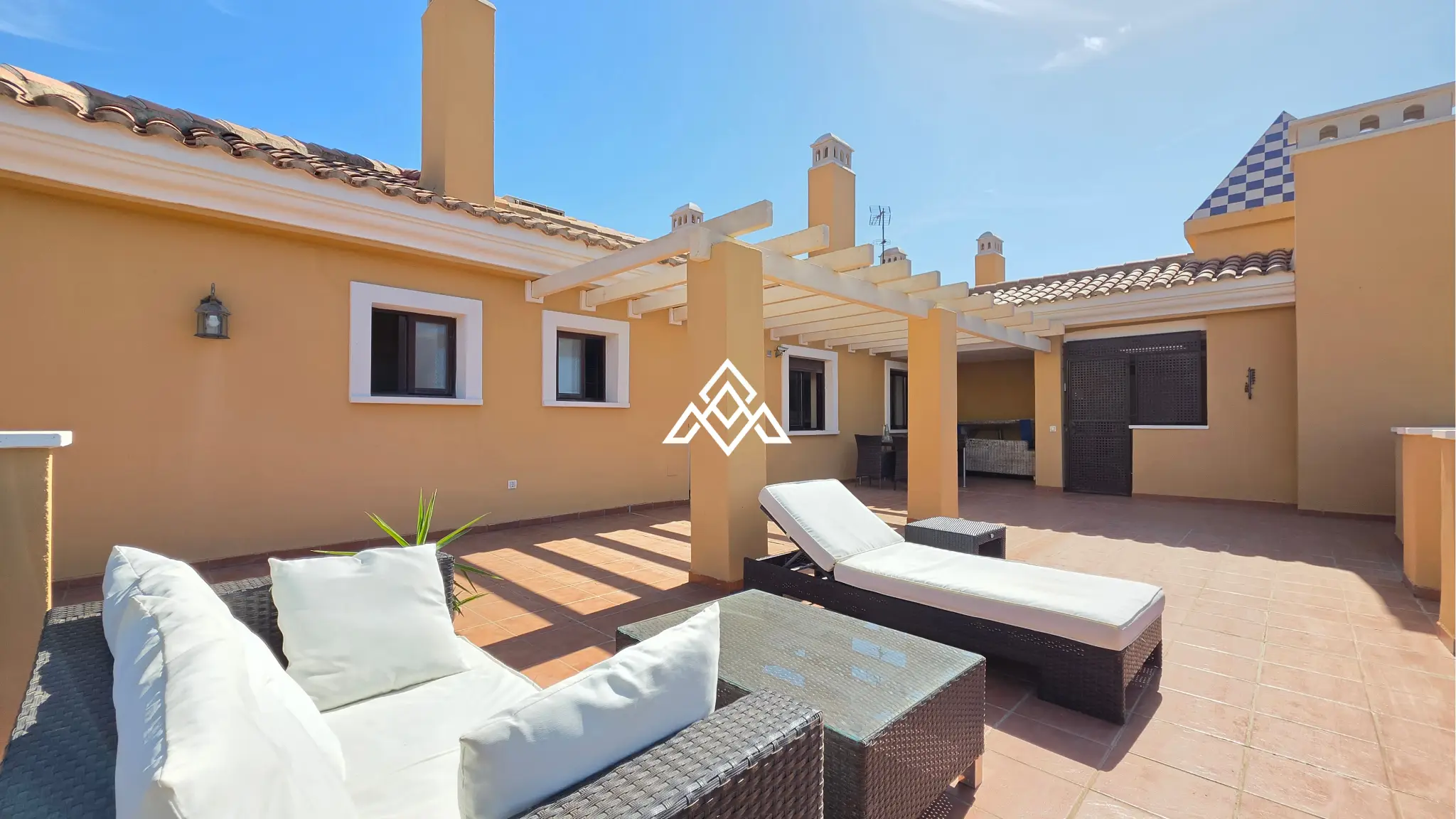 Luxury Calanova Penthouse with a 200 m² terrace, panoramic sea and golf views. Exceptional Spain real estate in La Cala de Mijas.