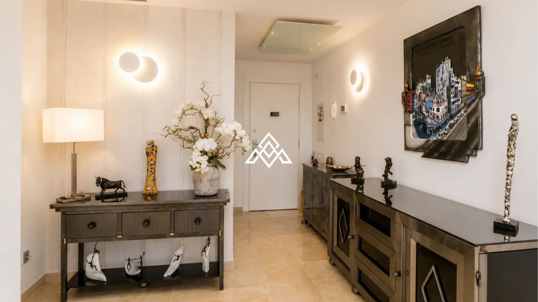 Luxury Benahavis Apartment with panoramic sea, golf and lake views, renovated interiors and terrace. Prime Spain real estate opportunity.