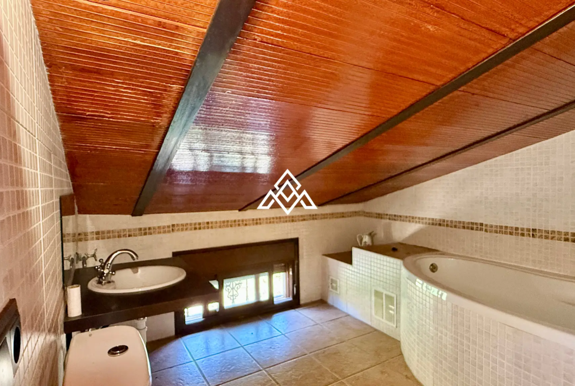 Charming Rustic Estate Monda with two independent homes, mountain views and 3,200 m² of land. Spain real estate investment near Málaga.