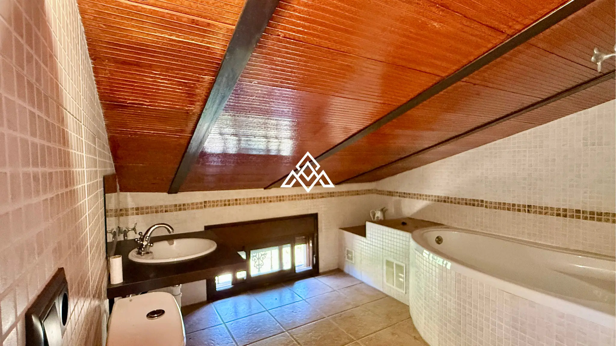 Charming Rustic Estate Monda with two independent homes, mountain views and 3,200 m² of land. Spain real estate investment near Málaga.