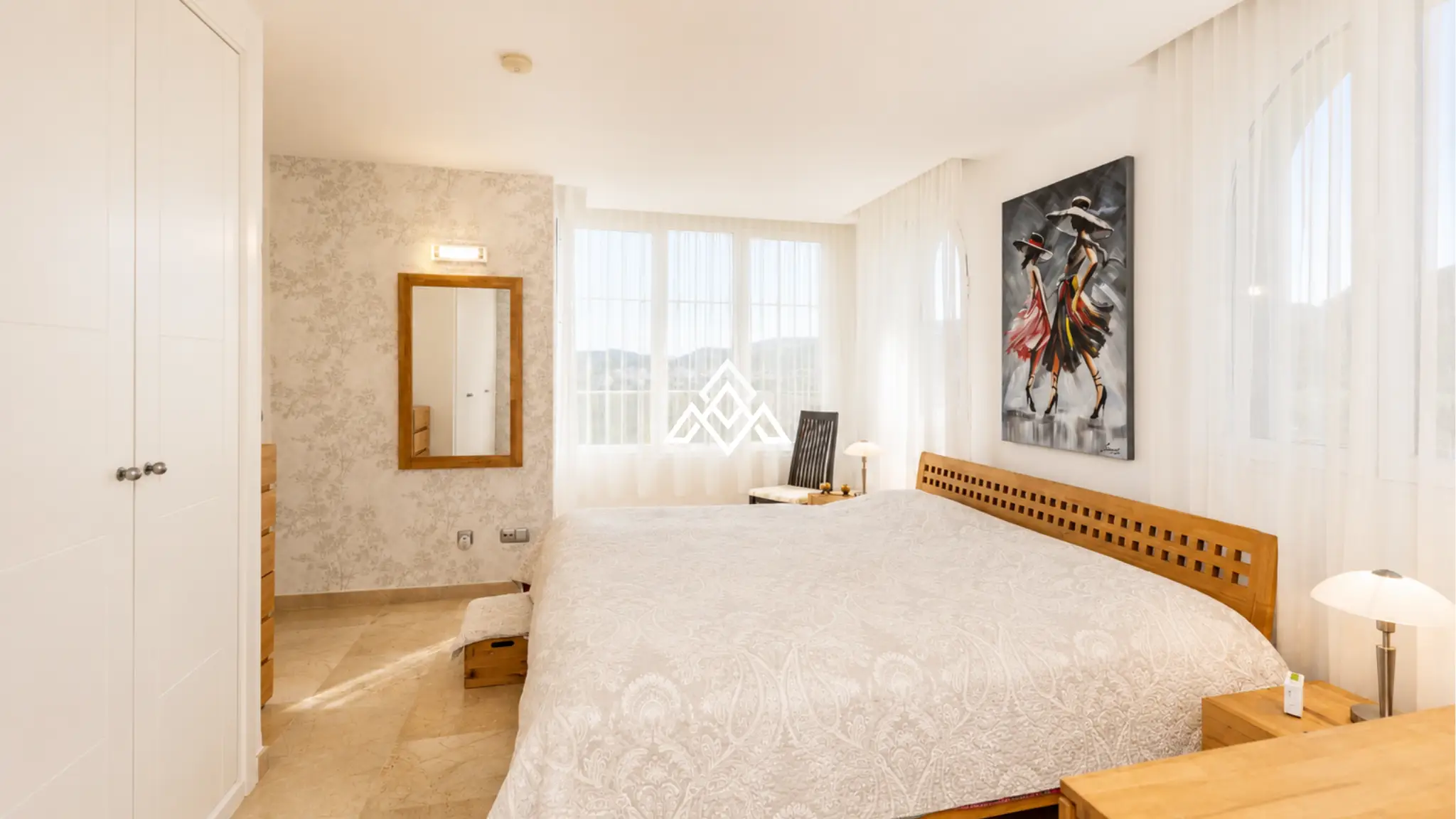 Luxury Benahavis Apartment with panoramic sea, golf and lake views, renovated interiors and terrace. Prime Spain real estate opportunity.