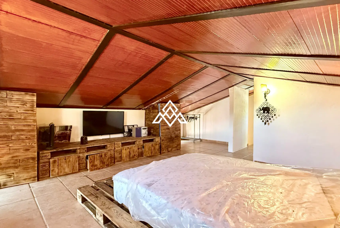 Charming Rustic Estate Monda with two independent homes, mountain views and 3,200 m² of land. Spain real estate investment near Málaga.