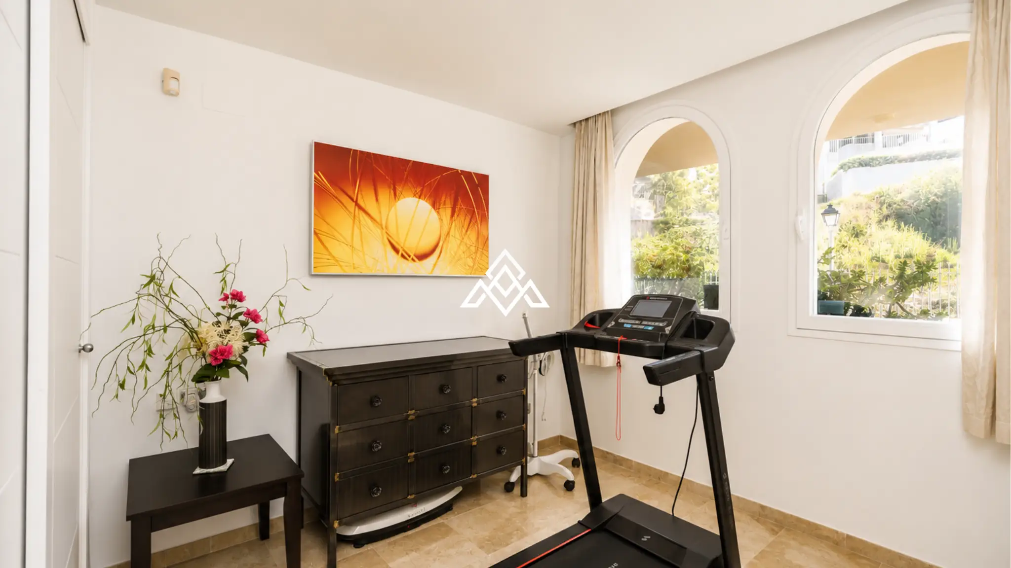 Luxury Benahavis Apartment with panoramic sea, golf and lake views, renovated interiors and terrace. Prime Spain real estate opportunity.
