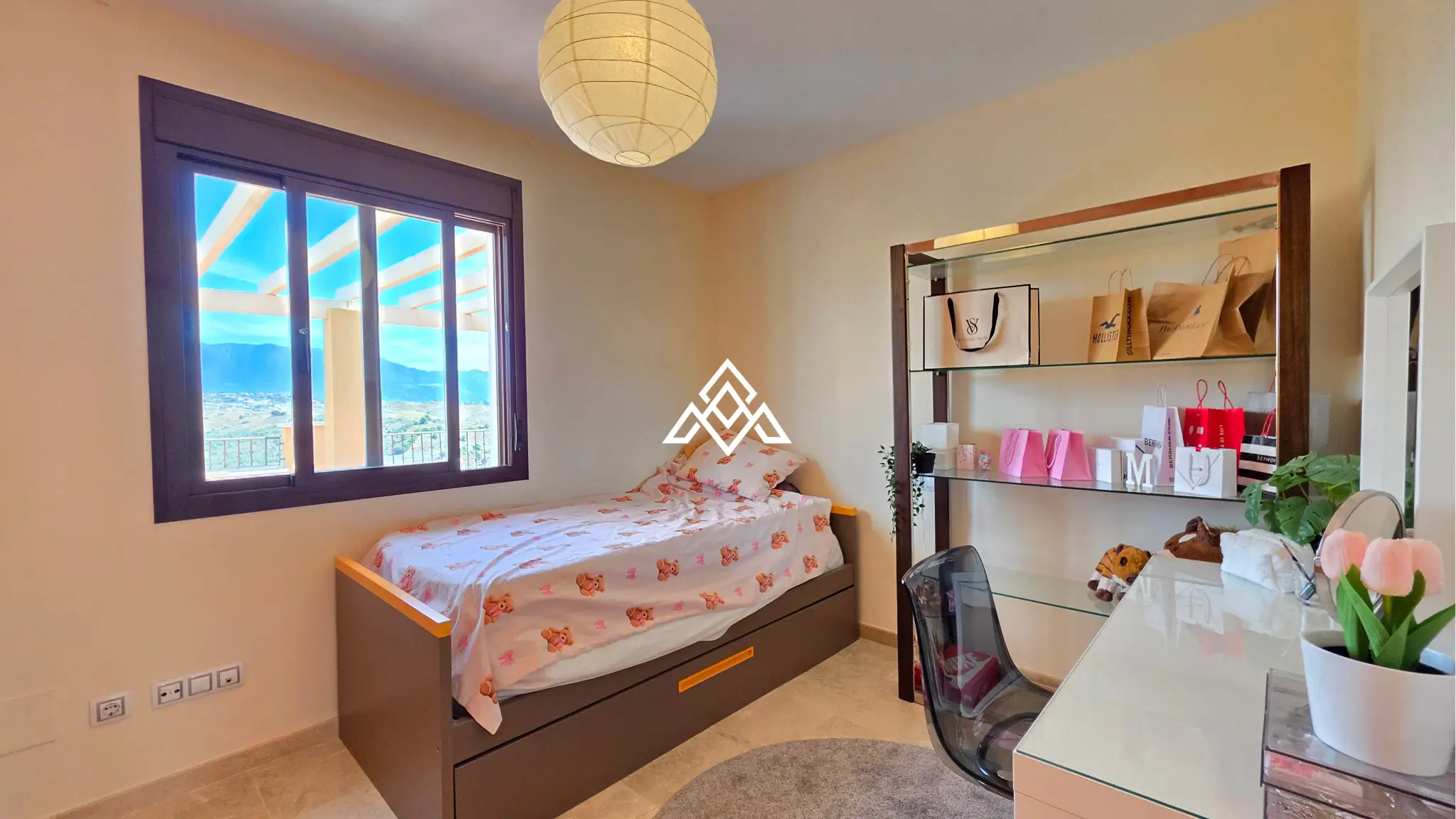 Luxury Calanova Penthouse with a 200 m² terrace, panoramic sea and golf views. Exceptional Spain real estate in La Cala de Mijas.
