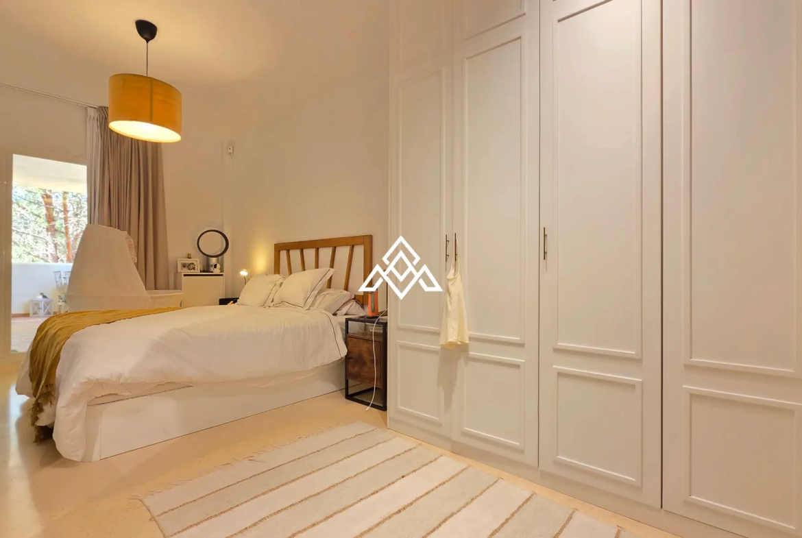 Spacious Elviria Apartment with a 30 m² terrace, garage and forest views. Prime Spain real estate opportunity in Marbella.