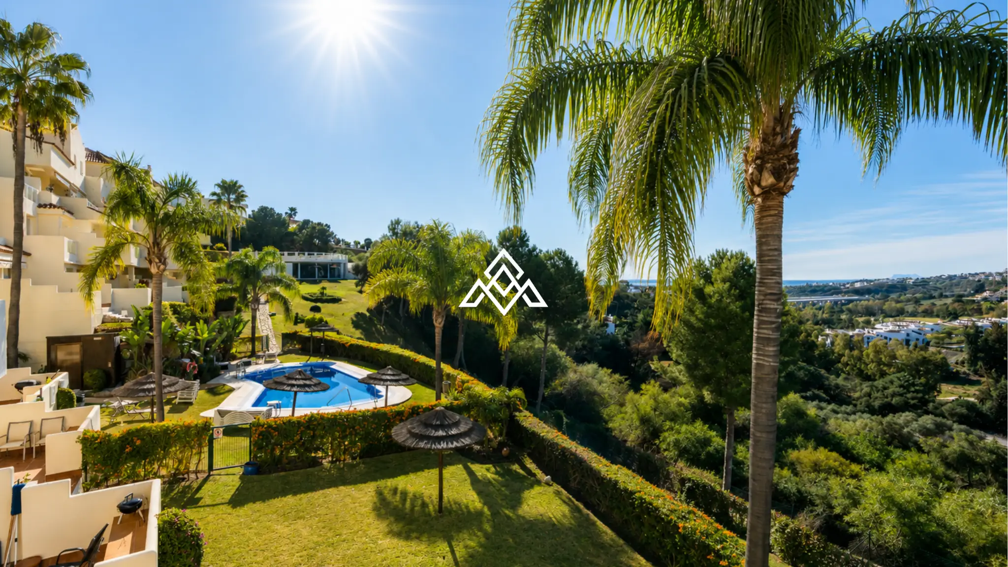 Luxury Benahavis Apartment with panoramic sea, golf and lake views, renovated interiors and terrace. Prime Spain real estate opportunity.