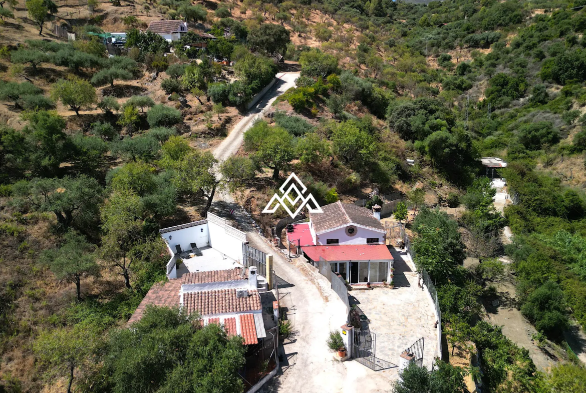 Charming Rustic Estate Monda with two independent homes, mountain views and 3,200 m² of land. Spain real estate investment near Málaga.