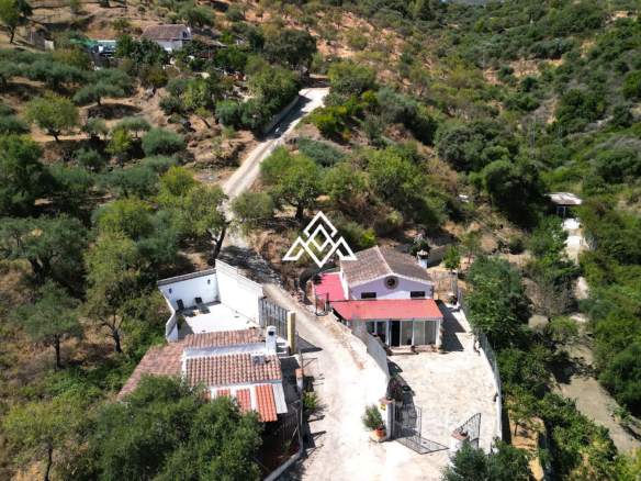 Charming Rustic Estate Monda with two independent homes, mountain views and 3,200 m² of land. Spain real estate investment near Málaga.
