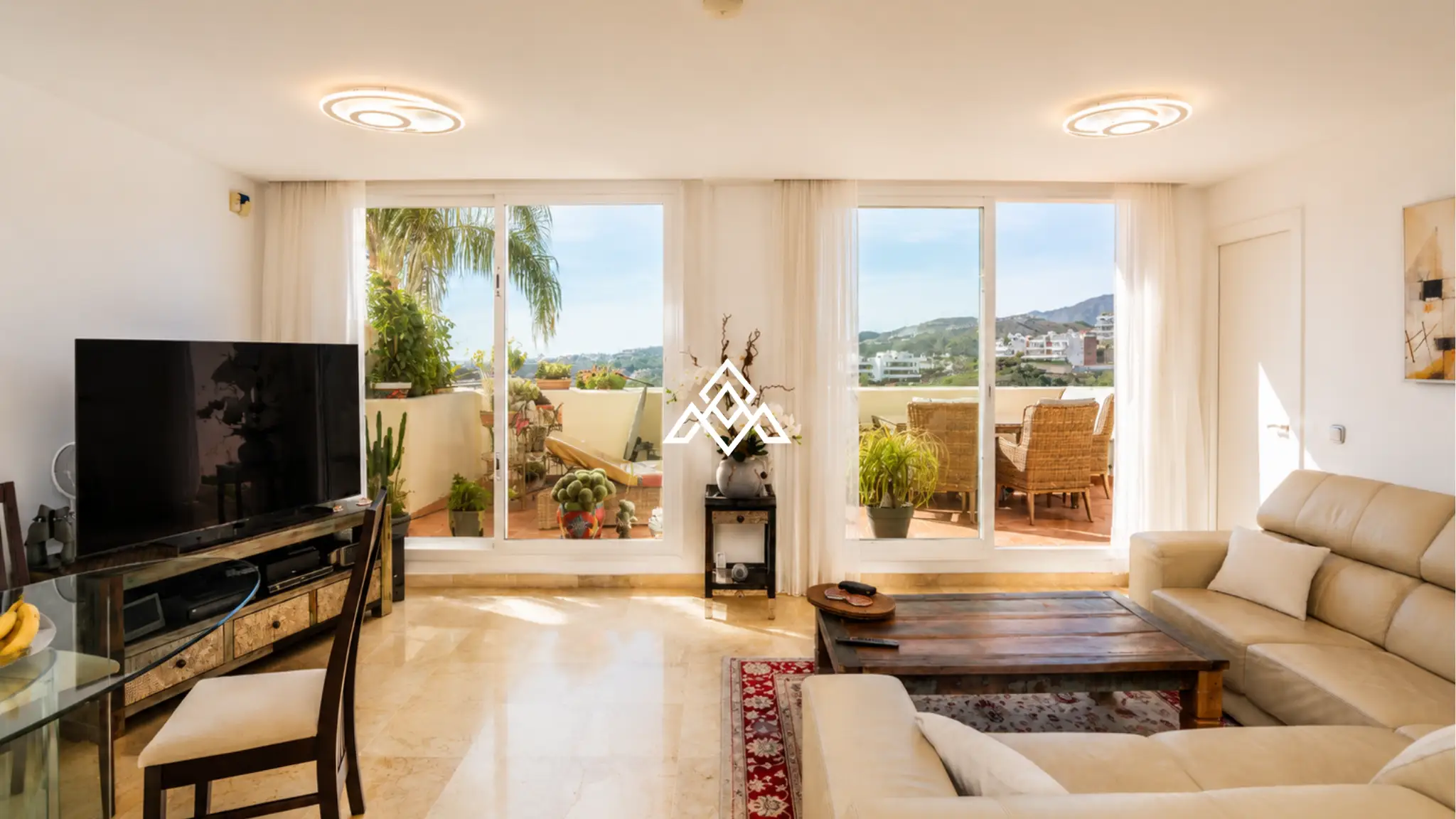 Luxury Benahavis Apartment with panoramic sea, golf and lake views, renovated interiors and terrace. Prime Spain real estate opportunity.