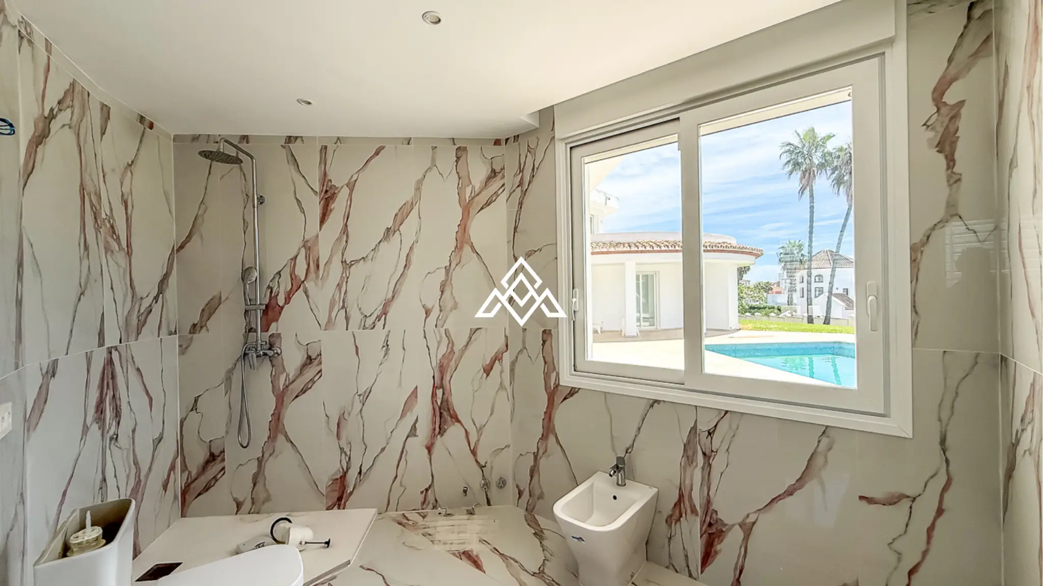 Spacious El Paraiso Villa on a 1,402 m² plot in Estepona. Prime Spain villa for sale close to golf, beaches, and all amenities.