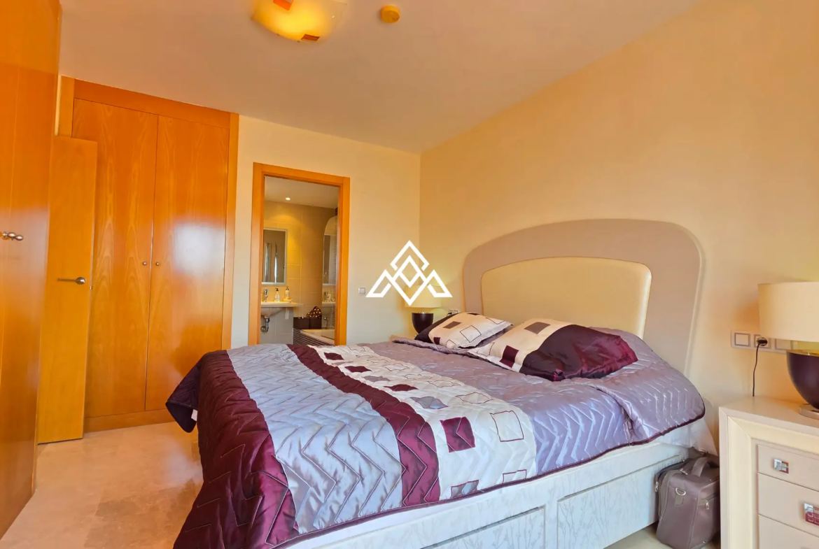 Luxury Calanova Penthouse with a 200 m² terrace, panoramic sea and golf views. Exceptional Spain real estate in La Cala de Mijas.