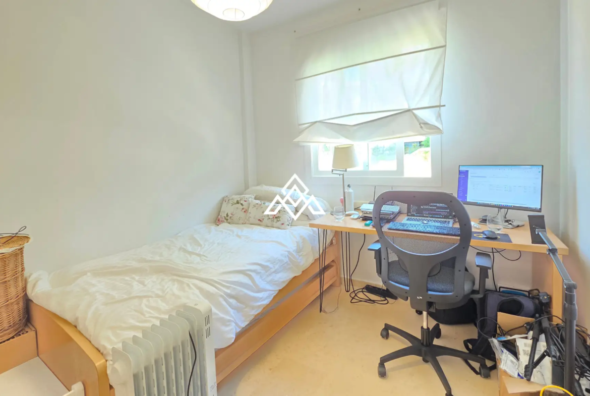 Spacious Elviria Apartment with a 30 m² terrace, garage and forest views. Prime Spain real estate opportunity in Marbella.