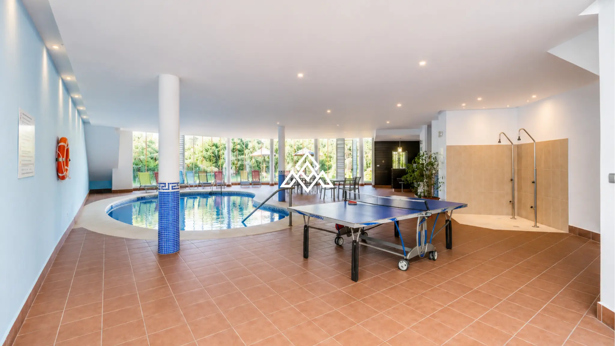 Luxury Benahavis Apartment with panoramic sea, golf and lake views, renovated interiors and terrace. Prime Spain real estate opportunity.