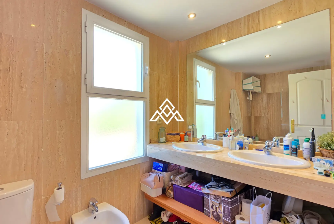 Spacious Elviria Apartment with a 30 m² terrace, garage and forest views. Prime Spain real estate opportunity in Marbella.