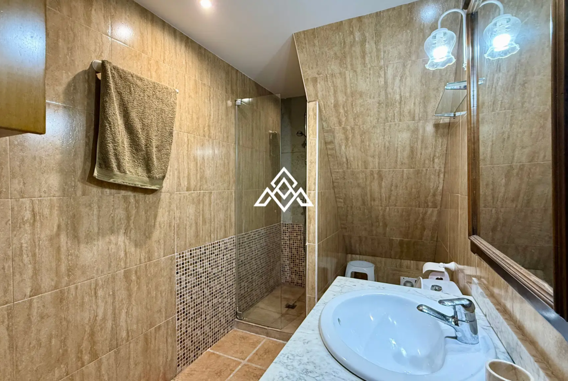 Charming Rustic Estate Monda with two independent homes, mountain views and 3,200 m² of land. Spain real estate investment near Málaga.