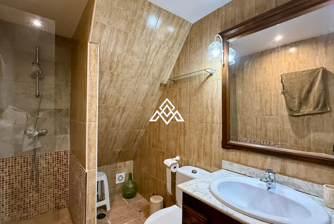 Charming Rustic Estate Monda with two independent homes, mountain views and 3,200 m² of land. Spain real estate investment near Málaga.