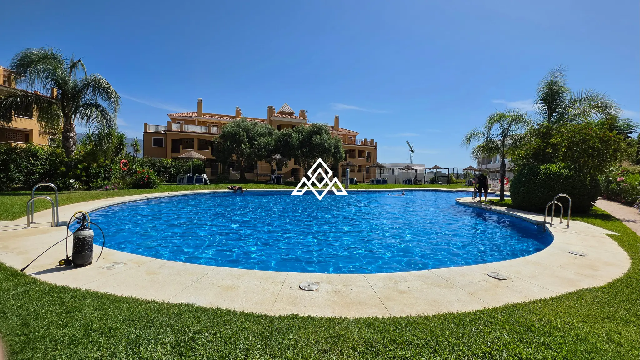 Luxury Calanova Penthouse with a 200 m² terrace, panoramic sea and golf views. Exceptional Spain real estate in La Cala de Mijas.