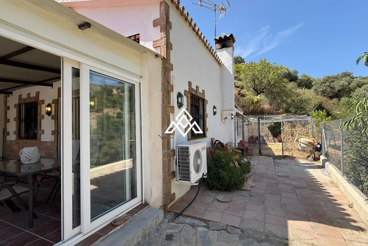 Charming Rustic Estate Monda with two independent homes, mountain views and 3,200 m² of land. Spain real estate investment near Málaga.