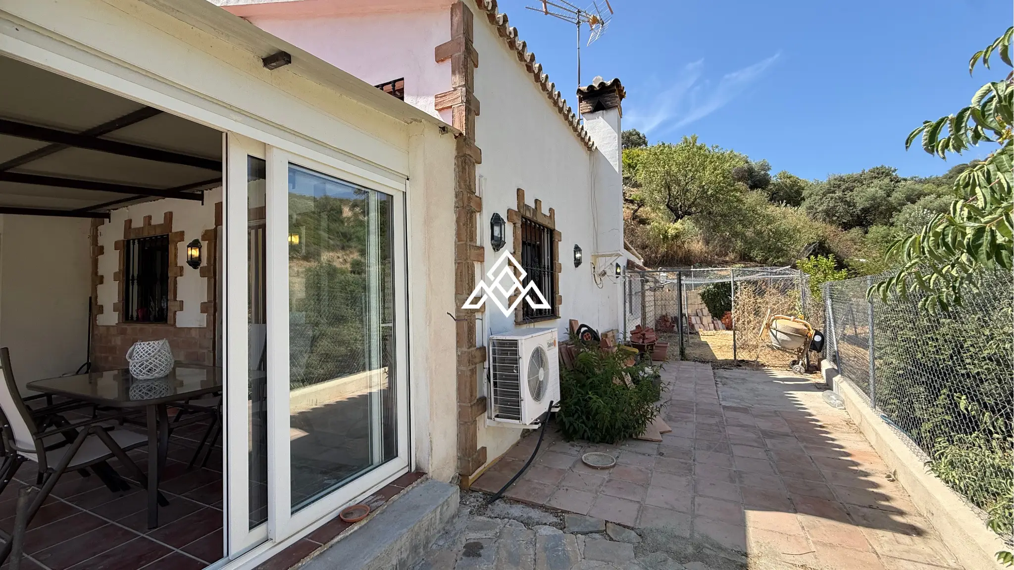 Charming Rustic Estate Monda with two independent homes, mountain views and 3,200 m² of land. Spain real estate investment near Málaga.
