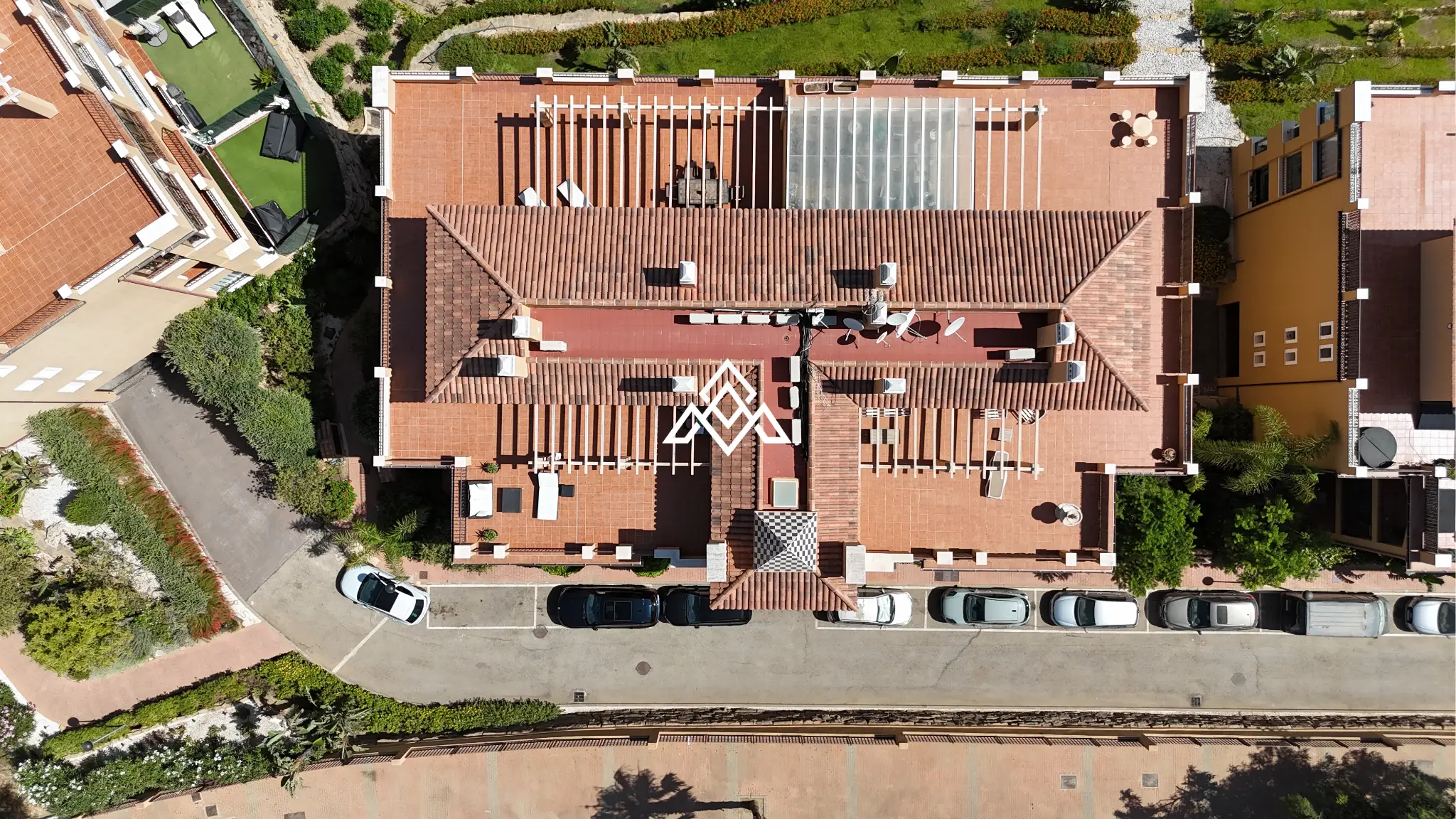 Luxury Calanova Penthouse with a 200 m² terrace, panoramic sea and golf views. Exceptional Spain real estate in La Cala de Mijas.