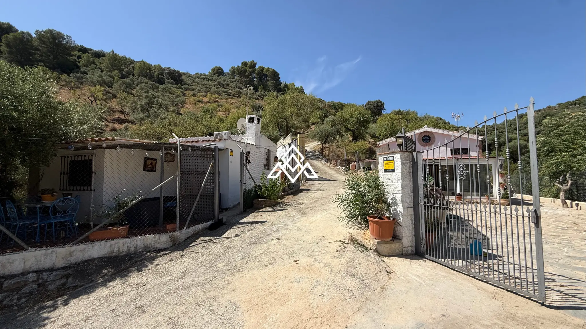 Charming Rustic Estate Monda with two independent homes, mountain views and 3,200 m² of land. Spain real estate investment near Málaga.