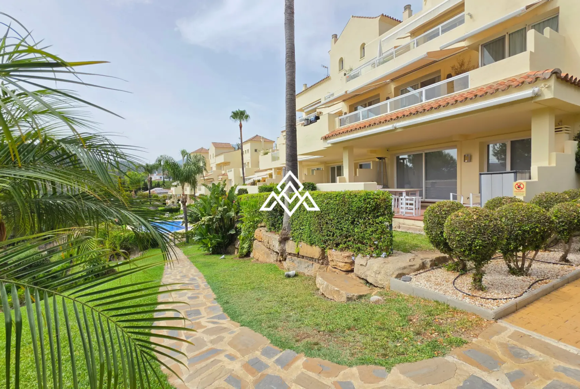 Luxury Benahavis Apartment with panoramic sea, golf and lake views, renovated interiors and terrace. Prime Spain real estate opportunity.