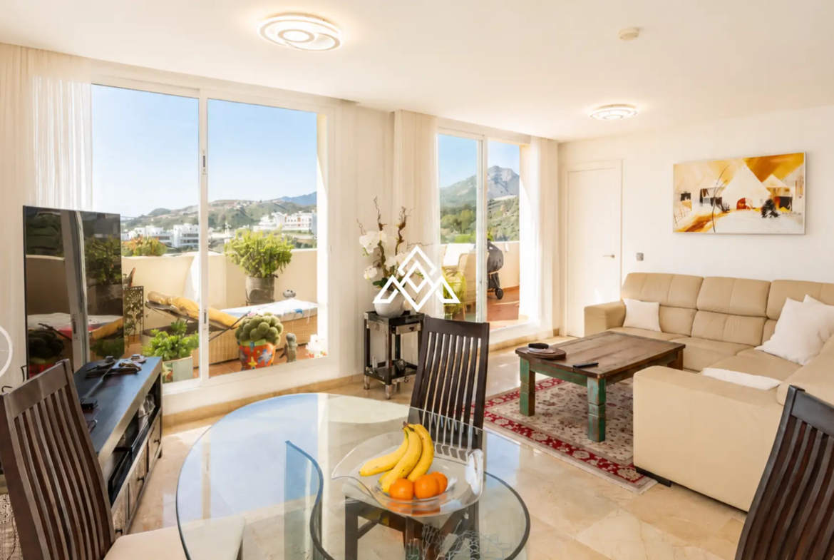 Luxury Benahavis Apartment with panoramic sea, golf and lake views, renovated interiors and terrace. Prime Spain real estate opportunity.