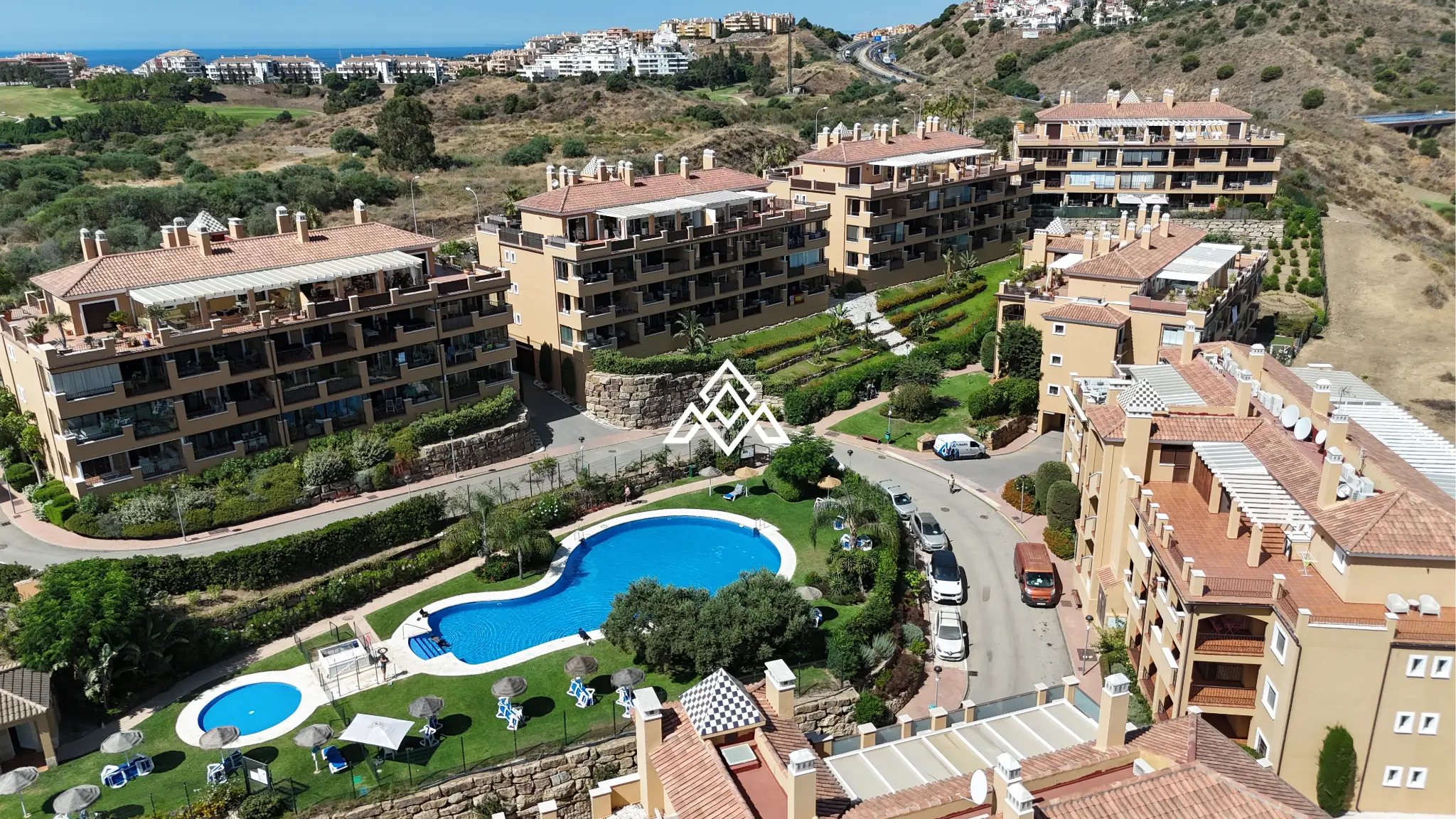 Luxury Calanova Penthouse with a 200 m² terrace, panoramic sea and golf views. Exceptional Spain real estate in La Cala de Mijas.